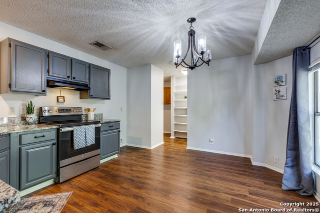 Image 12 of 25 For 10323 Country Vista