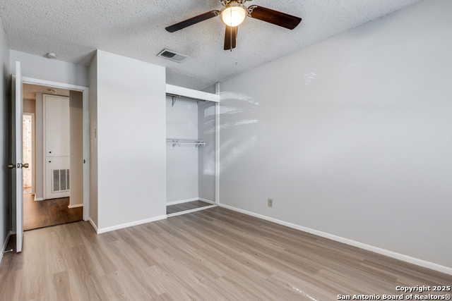 Image 21 of 25 For 10323 Country Vista