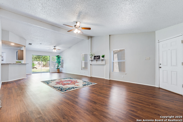 Image 4 of 25 For 10323 Country Vista