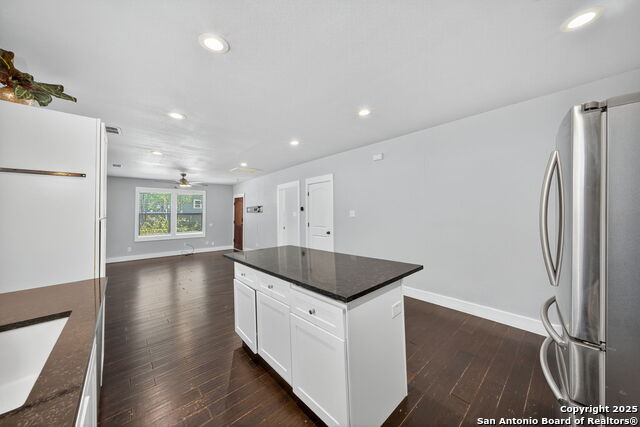 Listing photo id 9 for 1225 Michigan Ave