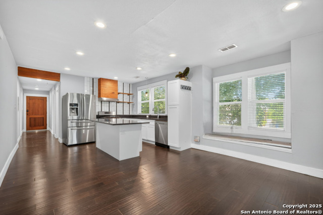 Listing photo id 11 for 1225 Michigan Ave