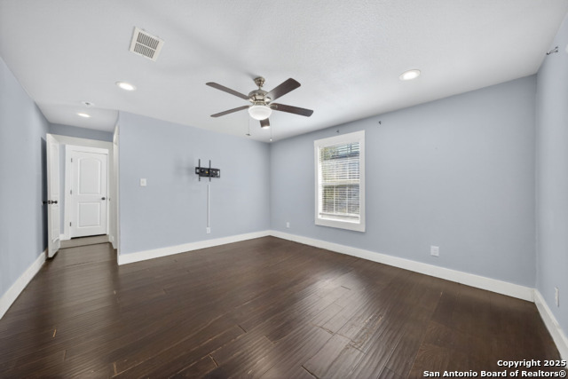 Listing photo id 12 for 1225 Michigan Ave