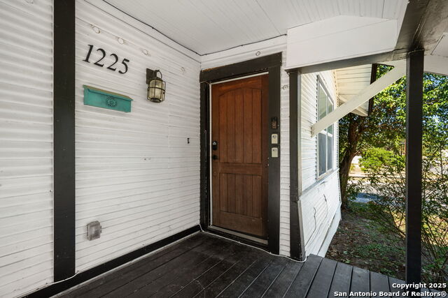 Listing photo id 0 for 1225 Michigan Ave