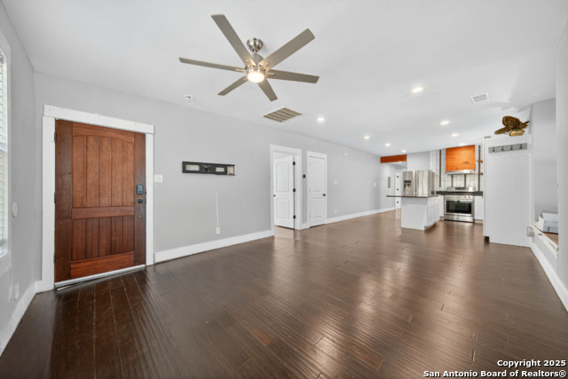 Listing photo id 3 for 1225 Michigan Ave