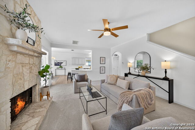 Image 11 of 37 For 210 English Oaks