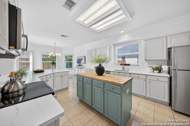 Image 15 of 37 For 210 English Oaks