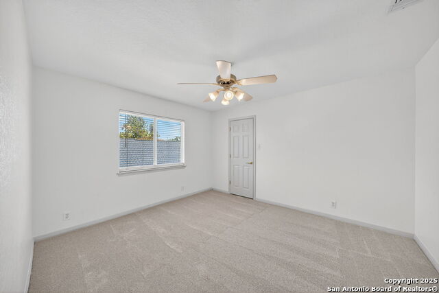 Image 29 of 37 For 210 English Oaks