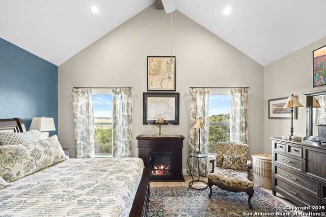 Listing photo id 9 for 1057 Roanoke Lane