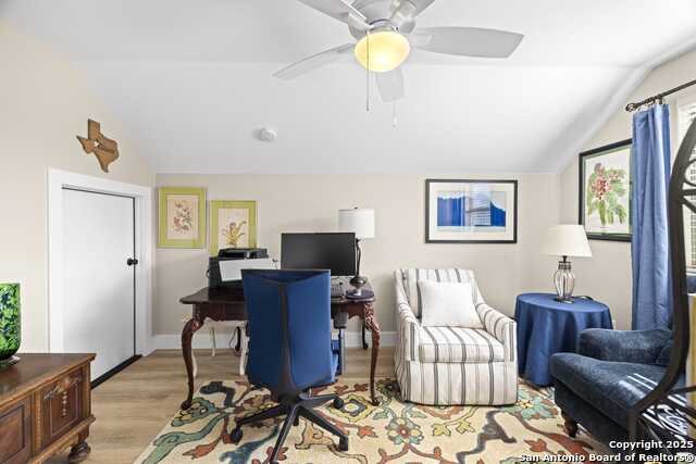 Listing photo id 12 for 1057 Roanoke Lane