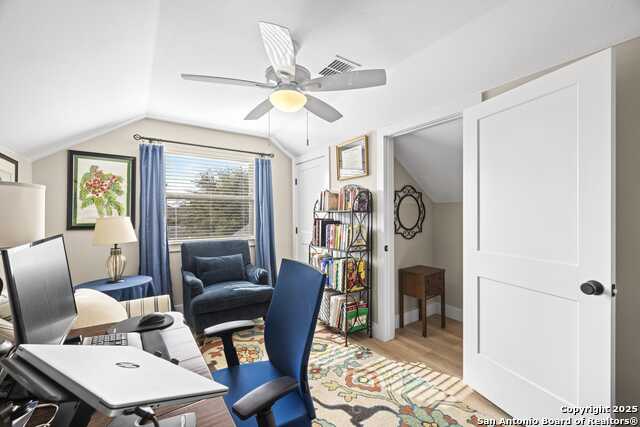 Listing photo id 13 for 1057 Roanoke Lane