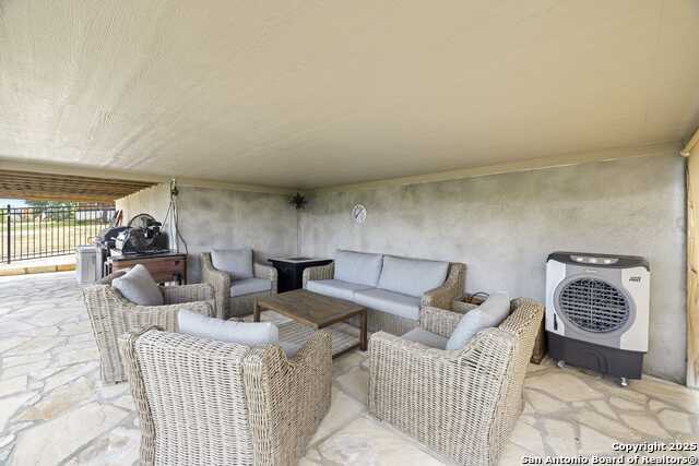 Listing photo id 14 for 1057 Roanoke Lane