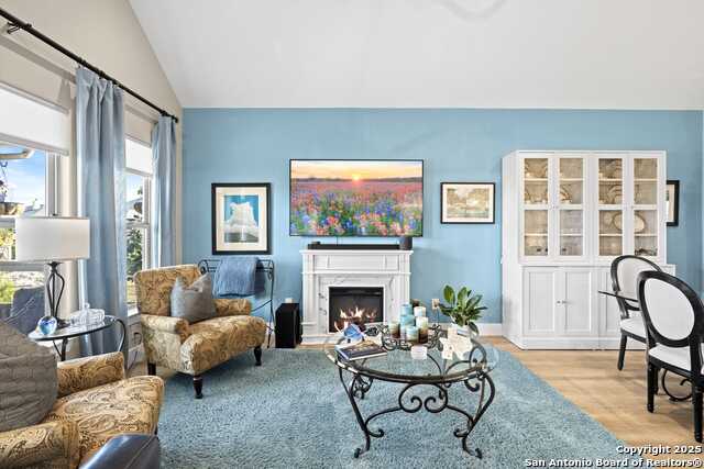 Listing photo id 6 for 1057 Roanoke Lane