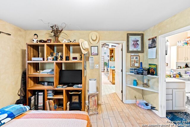 Image 17 of 33 For 4015 Hillswind