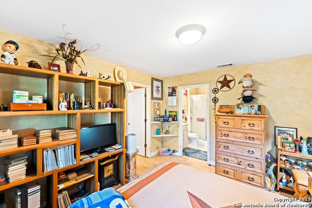 Image 18 of 33 For 4015 Hillswind