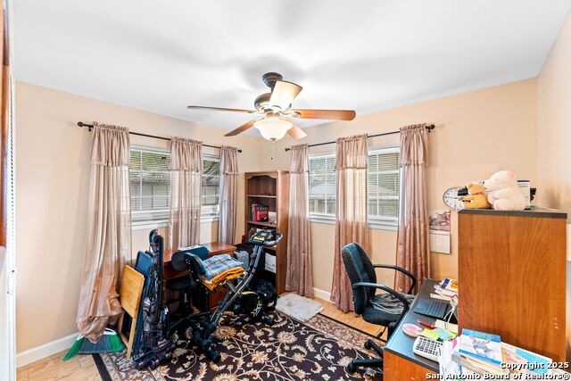 Image 21 of 33 For 4015 Hillswind