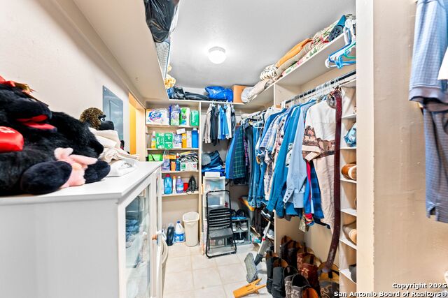 Image 22 of 33 For 4015 Hillswind