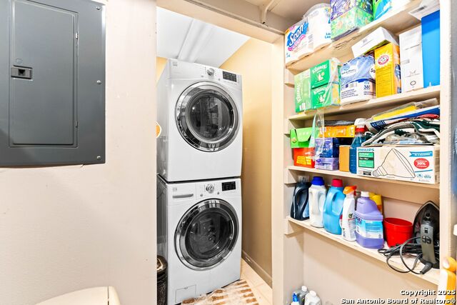 Image 24 of 33 For 4015 Hillswind