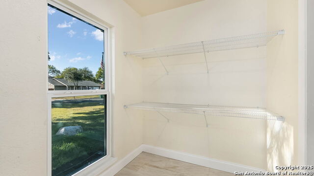 Listing photo id 8 for 6335 Marrogot Run