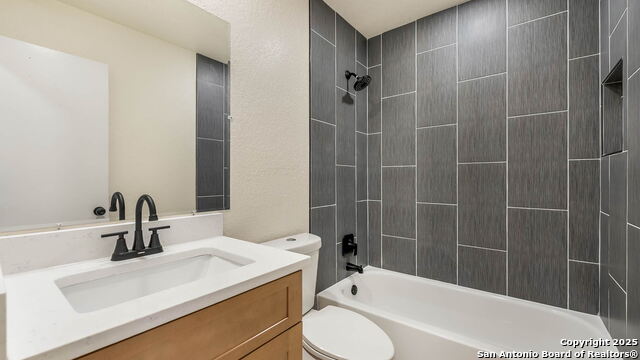 Listing photo id 10 for 6335 Marrogot Run