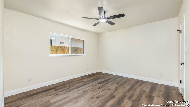 Listing photo id 11 for 6335 Marrogot Run