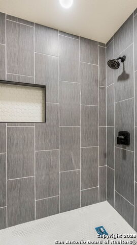 Listing photo id 13 for 6335 Marrogot Run