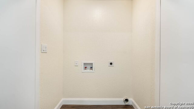 Listing photo id 16 for 6335 Marrogot Run