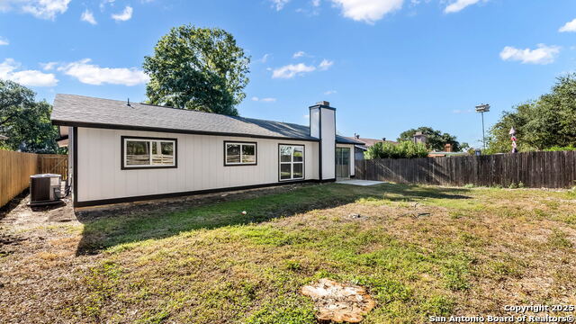 Listing photo id 17 for 6335 Marrogot Run