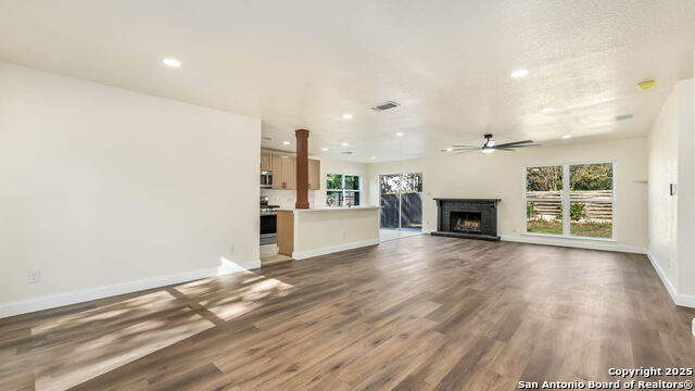 Listing photo id 1 for 6335 Marrogot Run