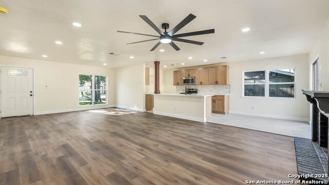 Listing photo id 2 for 6335 Marrogot Run