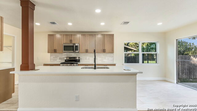 Listing photo id 5 for 6335 Marrogot Run