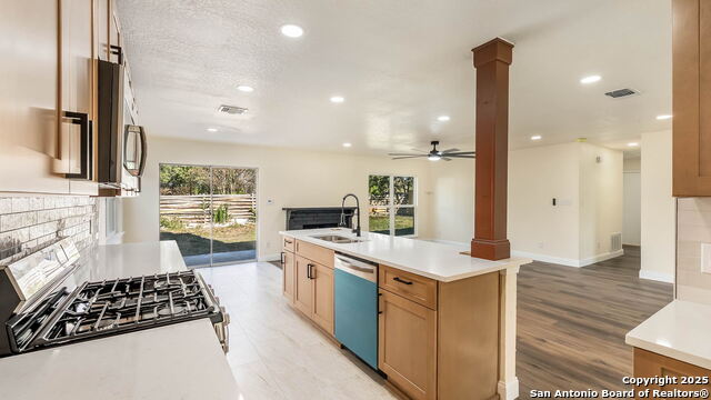 Listing photo id 6 for 6335 Marrogot Run