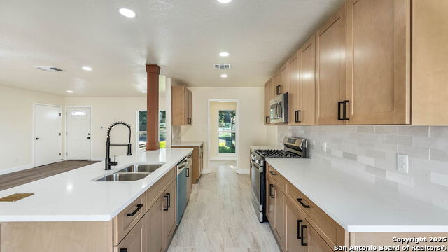 Listing photo id 7 for 6335 Marrogot Run