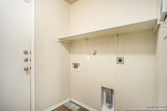 Listing photo id 10 for 10007 Del Lago