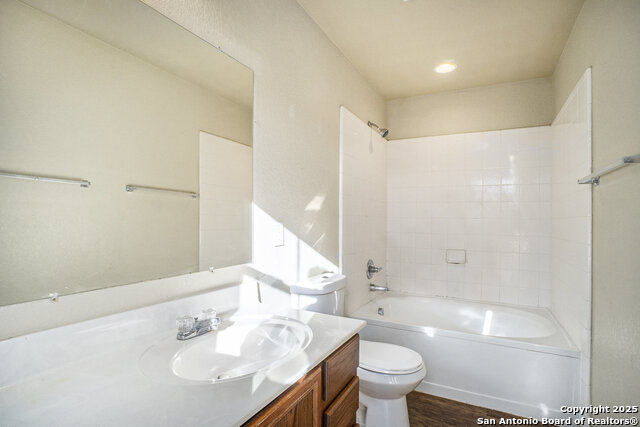 Listing photo id 11 for 10007 Del Lago