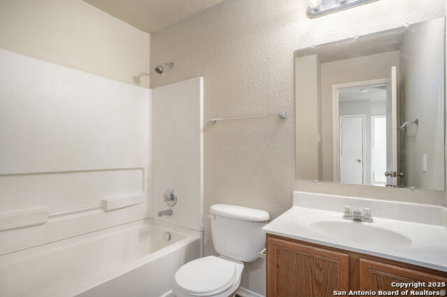 Listing photo id 12 for 10007 Del Lago