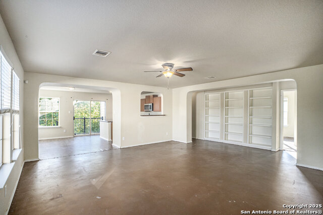 Listing photo id 2 for 10007 Del Lago
