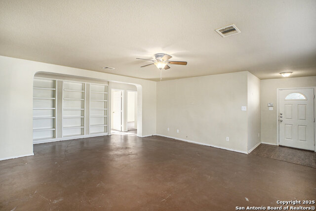 Listing photo id 4 for 10007 Del Lago