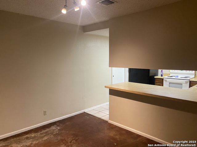 Image 11 of 20 For 7212 Rimwood