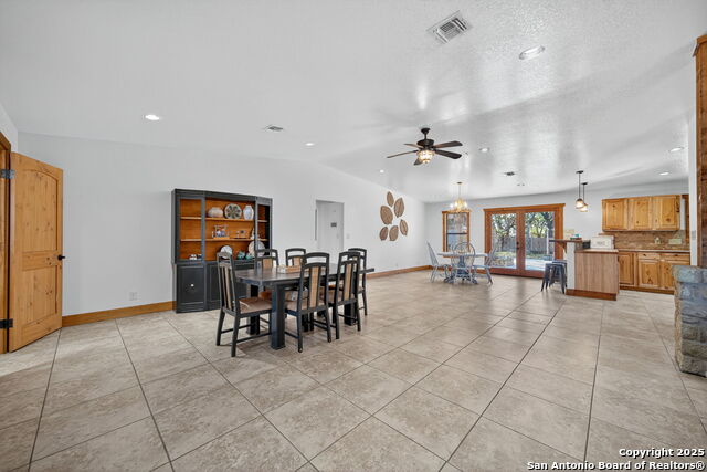 Listing photo id 17 for 15326 Gross Lane