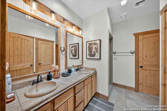 Listing photo id 22 for 15326 Gross Lane