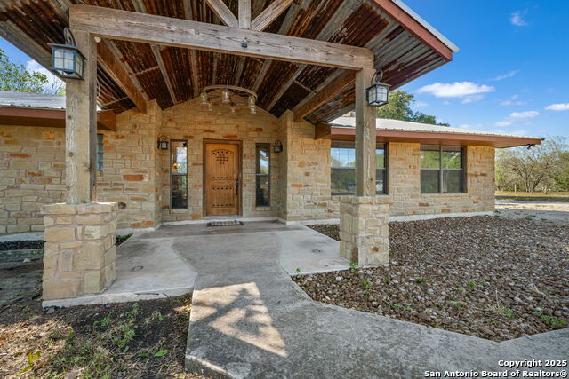 Listing photo id 2 for 15326 Gross Lane