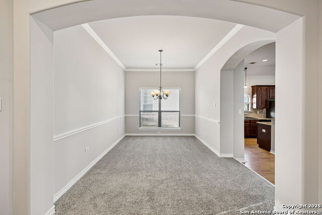 Listing photo id 9 for 21315 Encino Ash