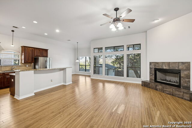 Listing photo id 12 for 21315 Encino Ash