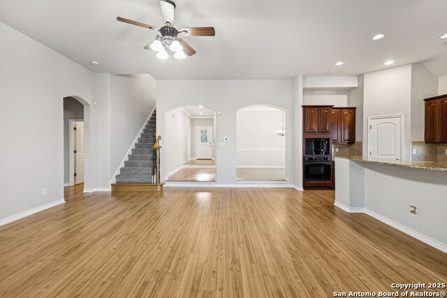 Listing photo id 17 for 21315 Encino Ash