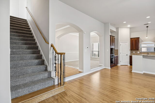 Listing photo id 18 for 21315 Encino Ash