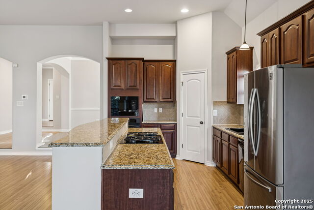 Listing photo id 22 for 21315 Encino Ash