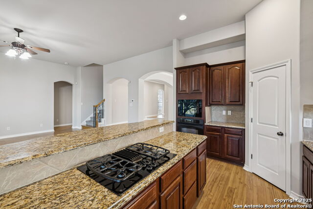 Listing photo id 24 for 21315 Encino Ash