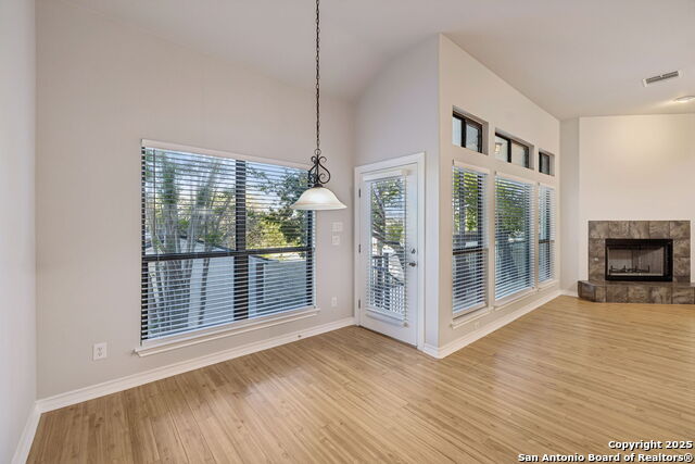 Listing photo id 25 for 21315 Encino Ash