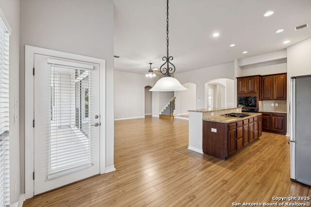 Listing photo id 26 for 21315 Encino Ash