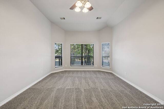 Listing photo id 28 for 21315 Encino Ash